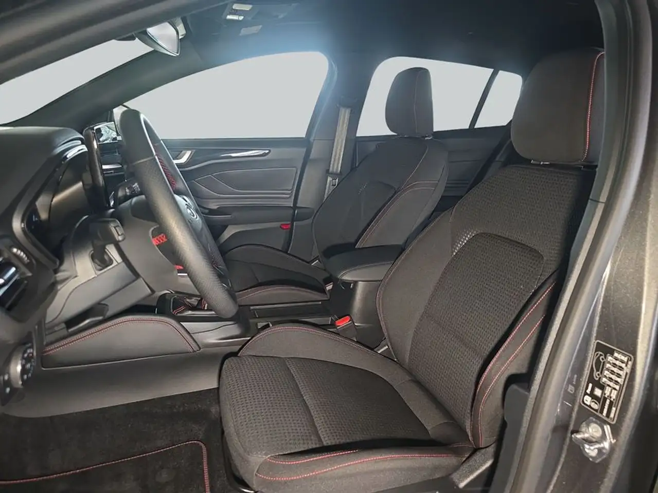 Ford Focus Turnier 1.0 EcoBoost Hybrid ST-LINE X — Galerie du véhicule 10
