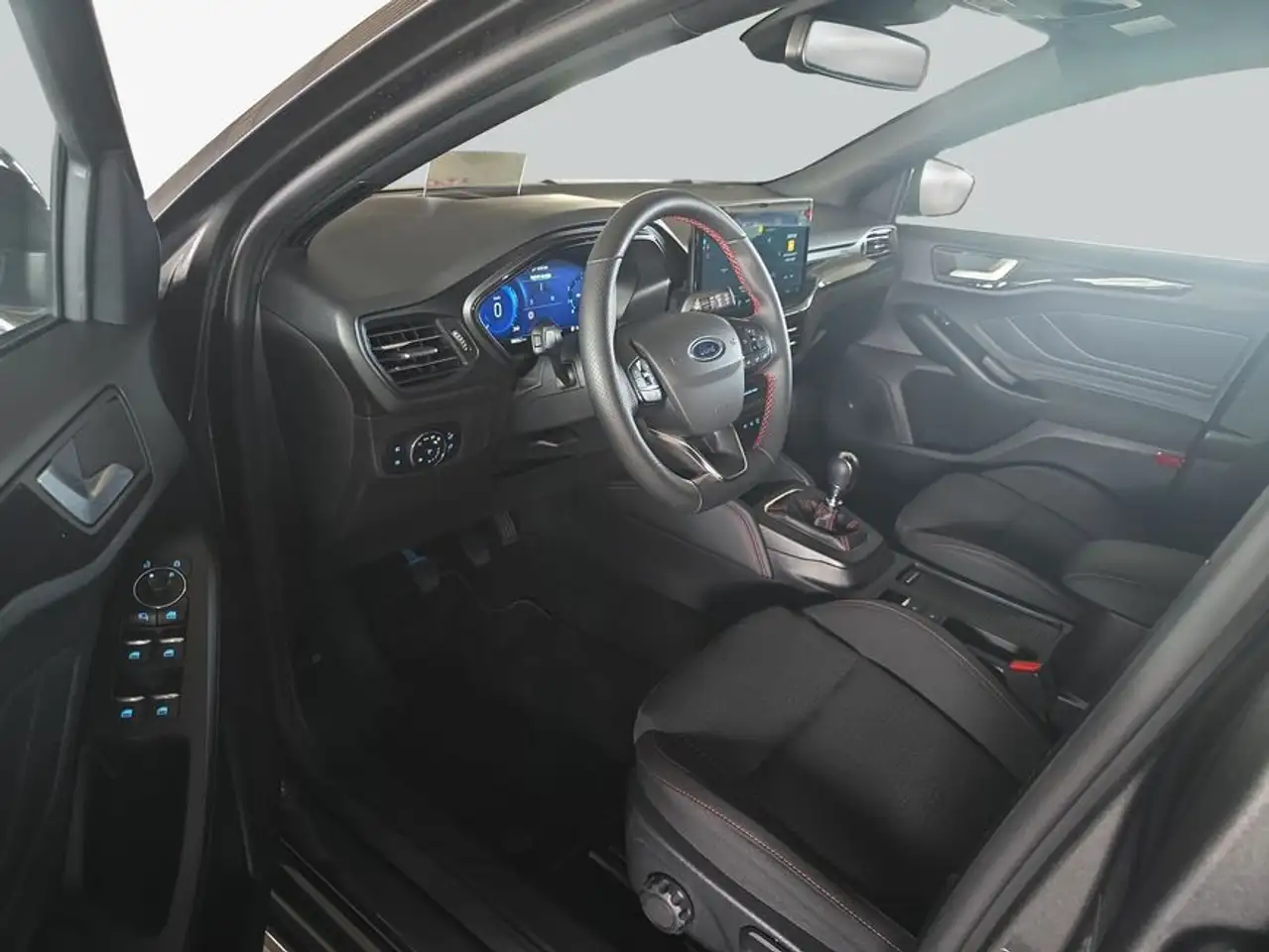 Ford Focus Turnier 1.0 EcoBoost Hybrid ST-LINE X — Galerie du véhicule 9