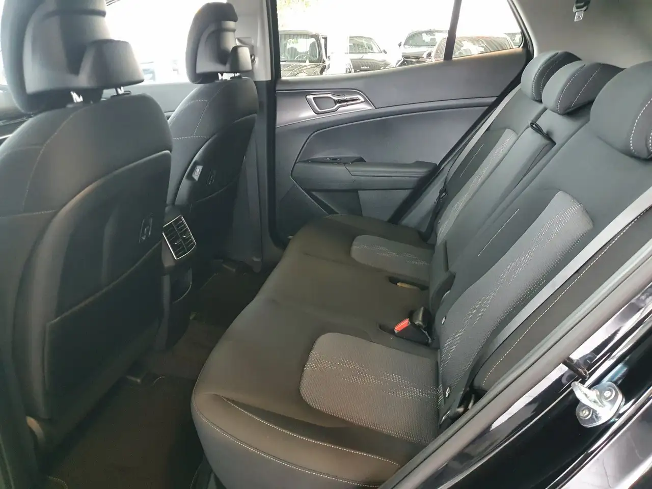 Kia Sportage 1.6T PHEV Vision 4WD — معرض صور السيارة 10