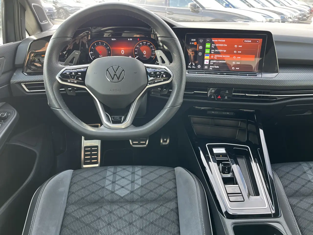 Volkswagen Golf 1.5 TSI DSG R-Line 2,99% Fin. AHK Navi TravelAssis — Vehicle gallery 16