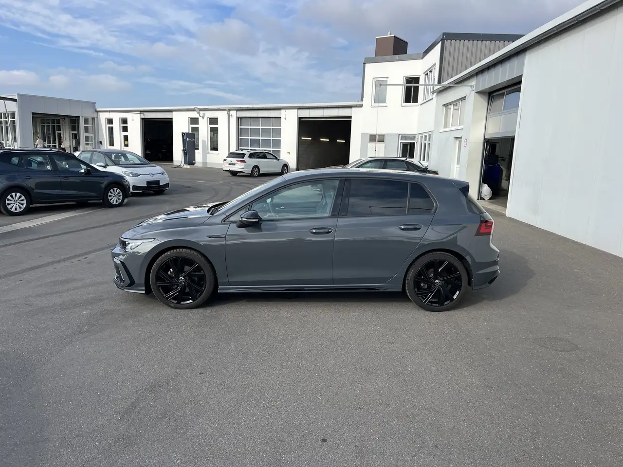 Volkswagen Golf 1.5 TSI DSG R-Line 2,99% Fin. AHK Navi TravelAssis — Vehicle gallery 3