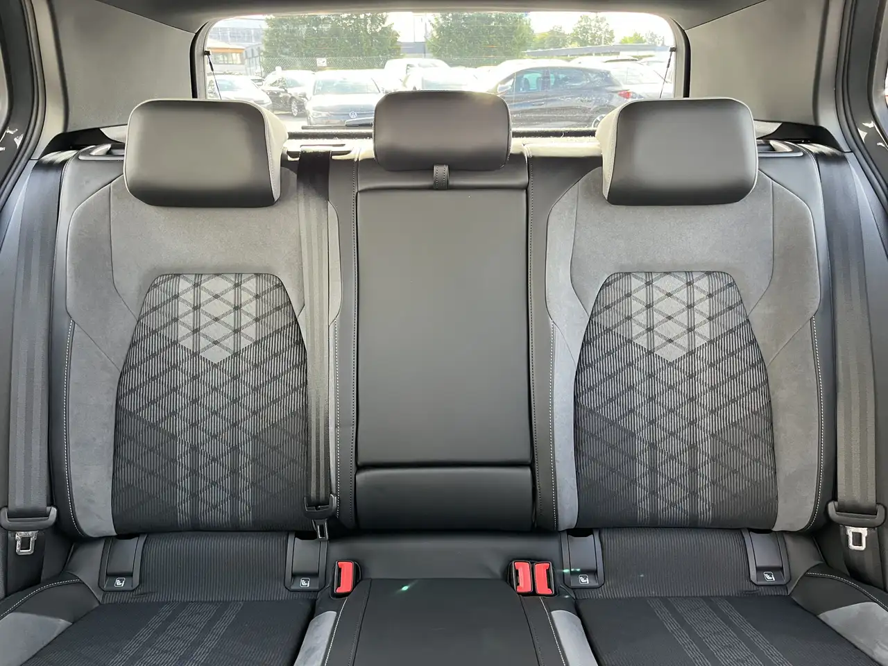 Volkswagen Golf 1.5 TSI DSG R-Line 2,99% Fin. AHK Navi TravelAssis — Vehicle gallery 18