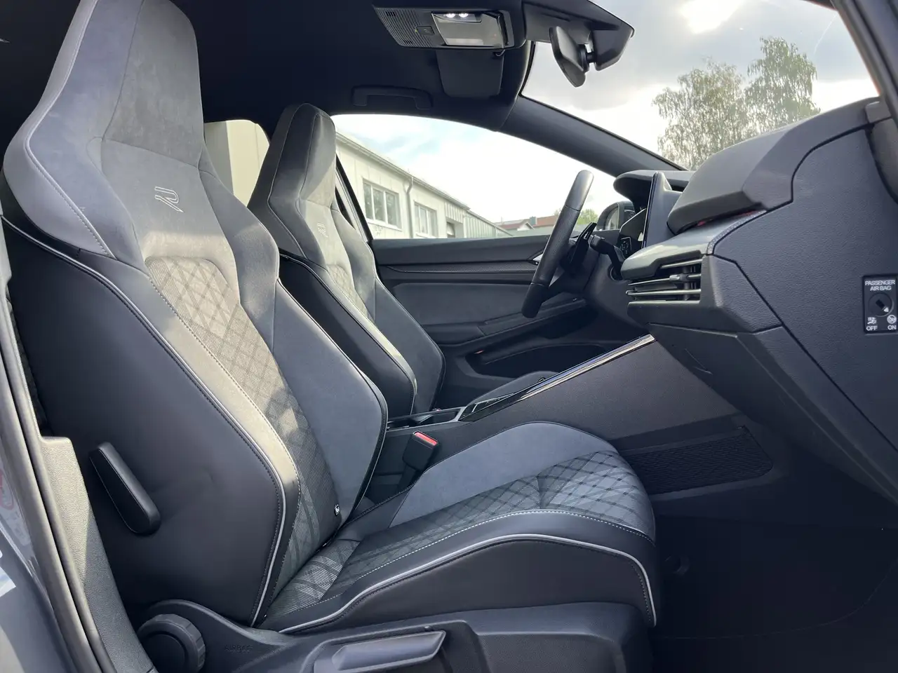 Volkswagen Golf 1.5 TSI DSG R-Line 2,99% Fin. AHK Navi TravelAssis — Vehicle gallery 15