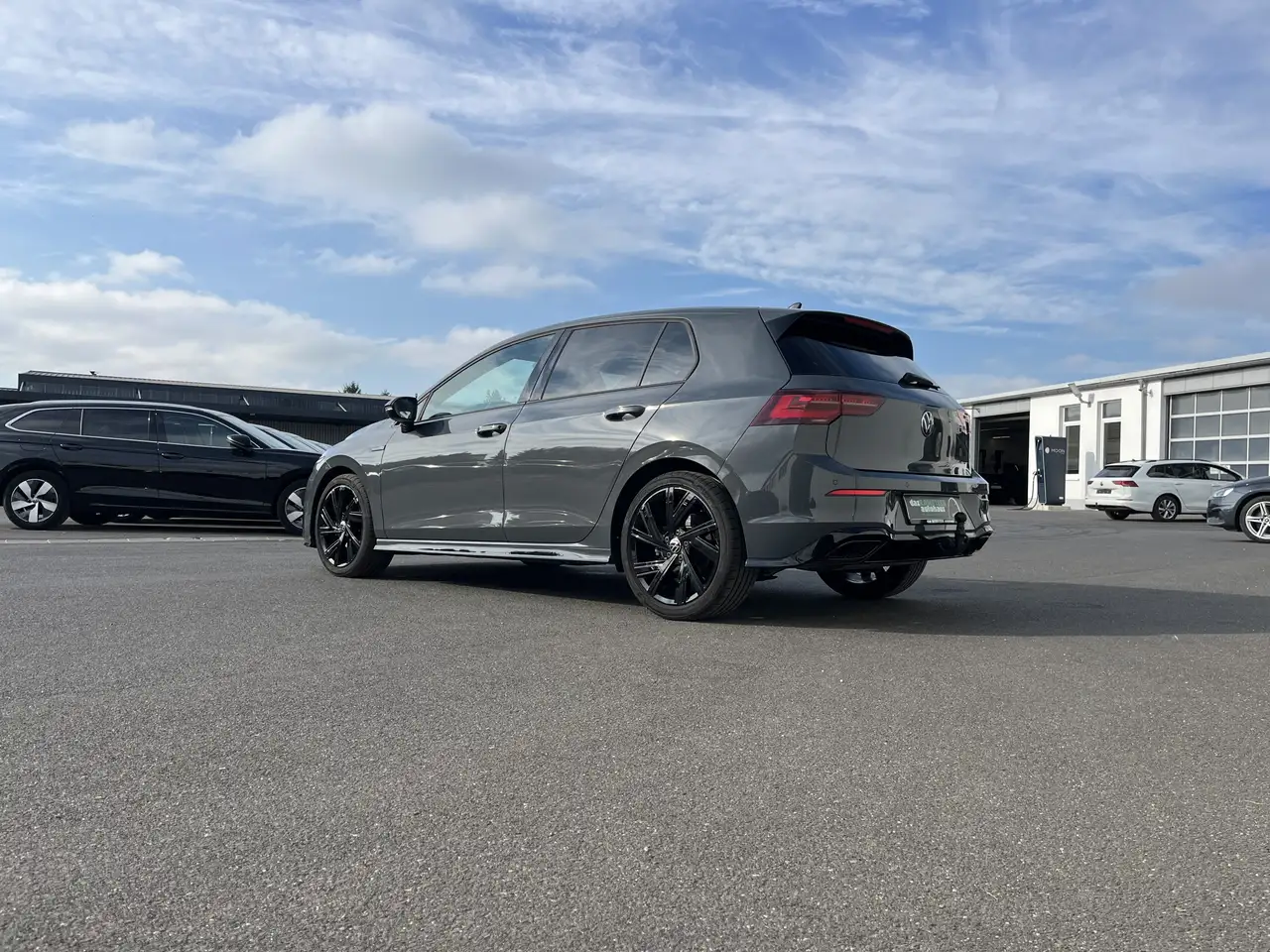 Volkswagen Golf 1.5 TSI DSG R-Line 2,99% Fin. AHK Navi TravelAssis — Vehicle gallery 10
