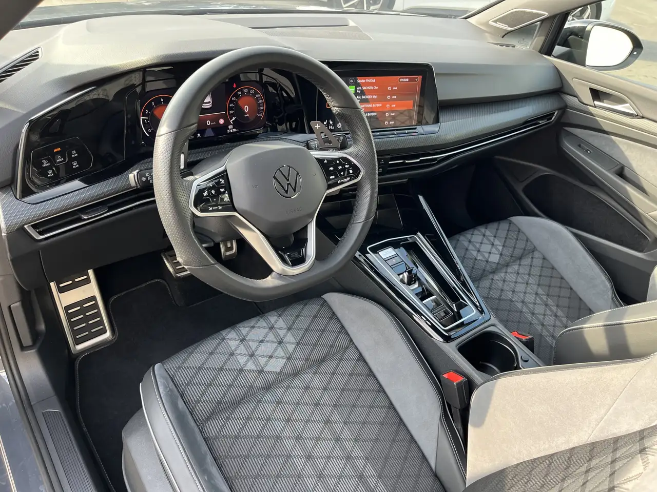 Volkswagen Golf 1.5 TSI DSG R-Line 2,99% Fin. AHK Navi TravelAssis — Vehicle gallery 12
