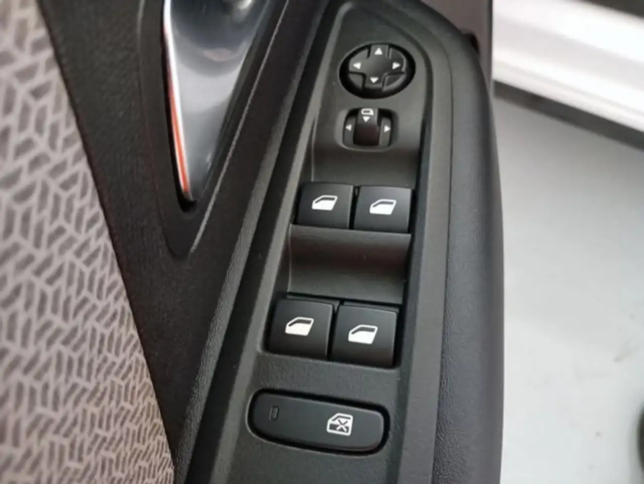 Citroen C4 1.2 PureTech Plus S&S 130 — Vehicle gallery 10