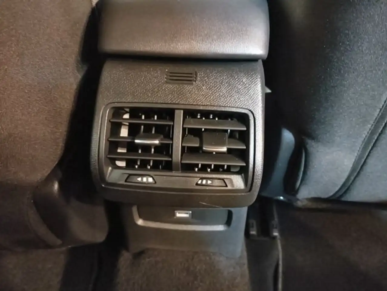 Citroen C4 1.2 PureTech Plus S&S 130 — Vehicle gallery 23