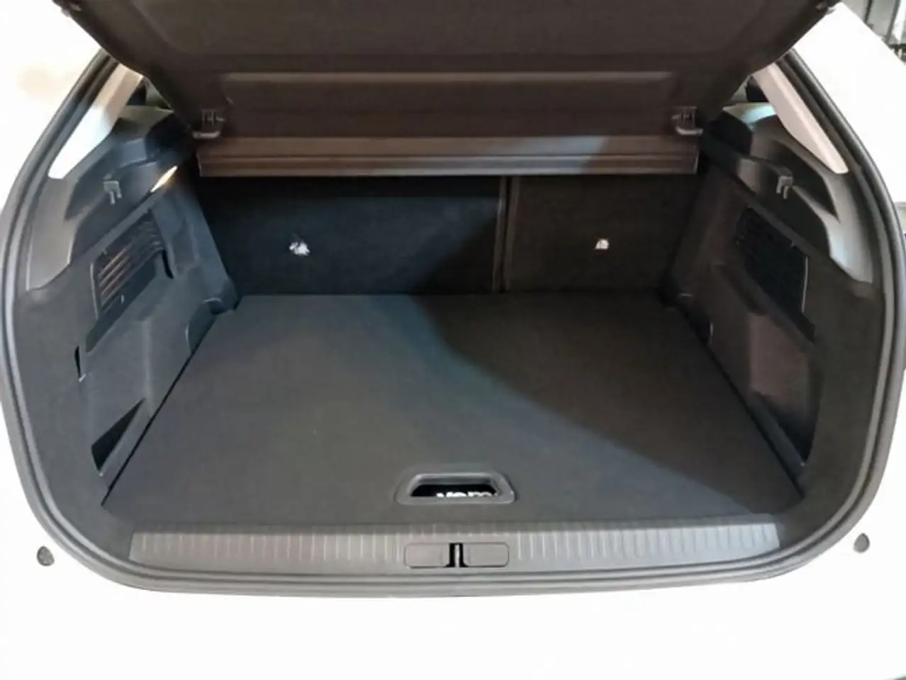 Citroen C4 1.2 PureTech Plus S&S 130 — Vehicle gallery 8