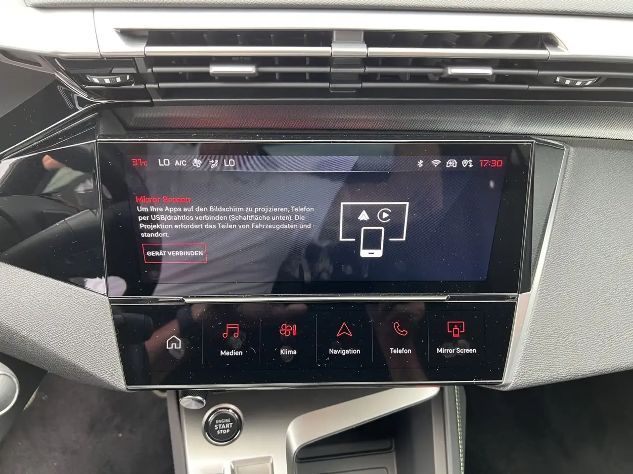 Peugeot 308 GT PT130 EAT8 Kamera PDC CarPlay Navi — Vehicle gallery 14