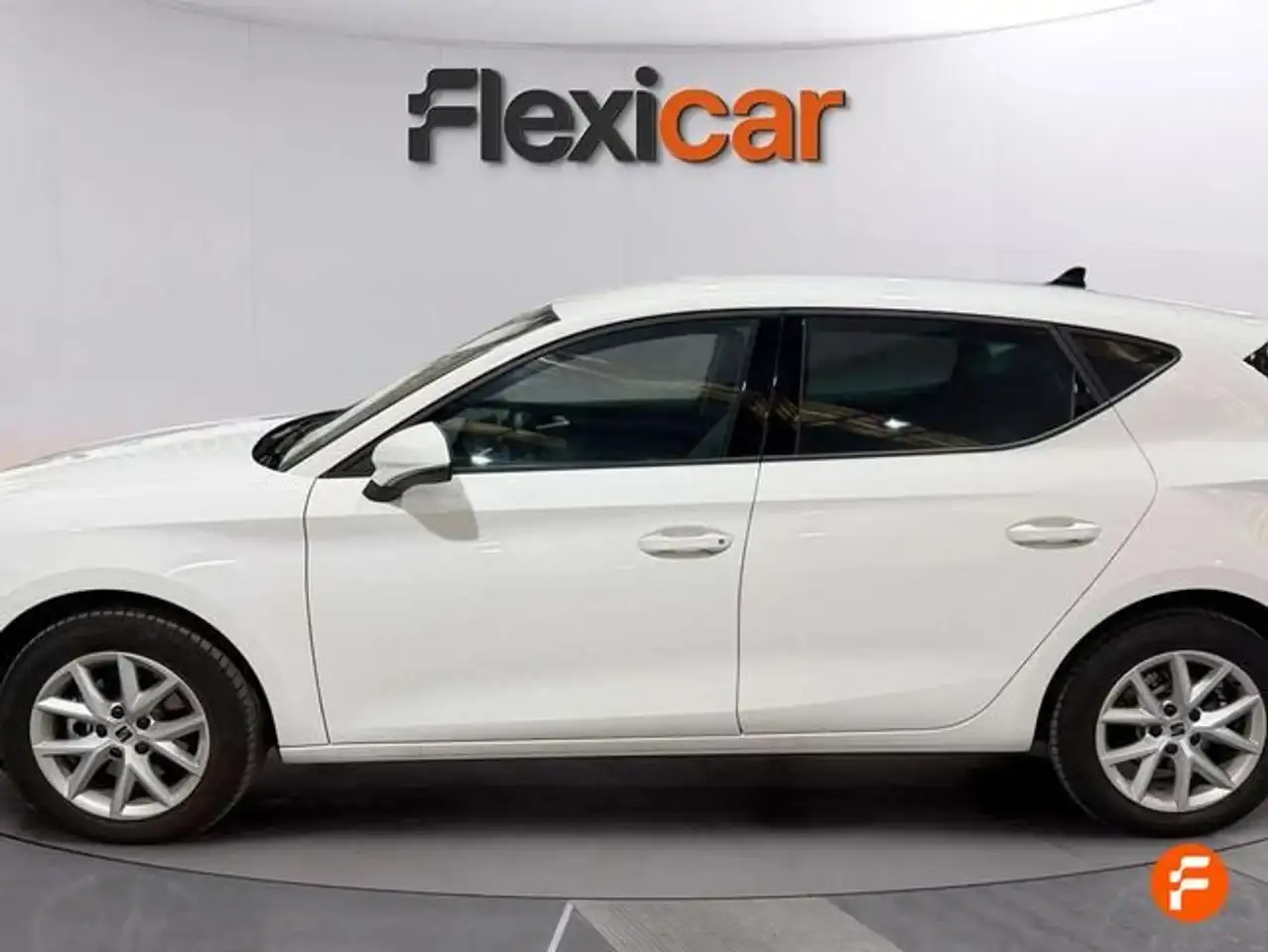 SEAT Leon 1.0 TSI S&S Style XS 110 — معرض صور السيارة 3