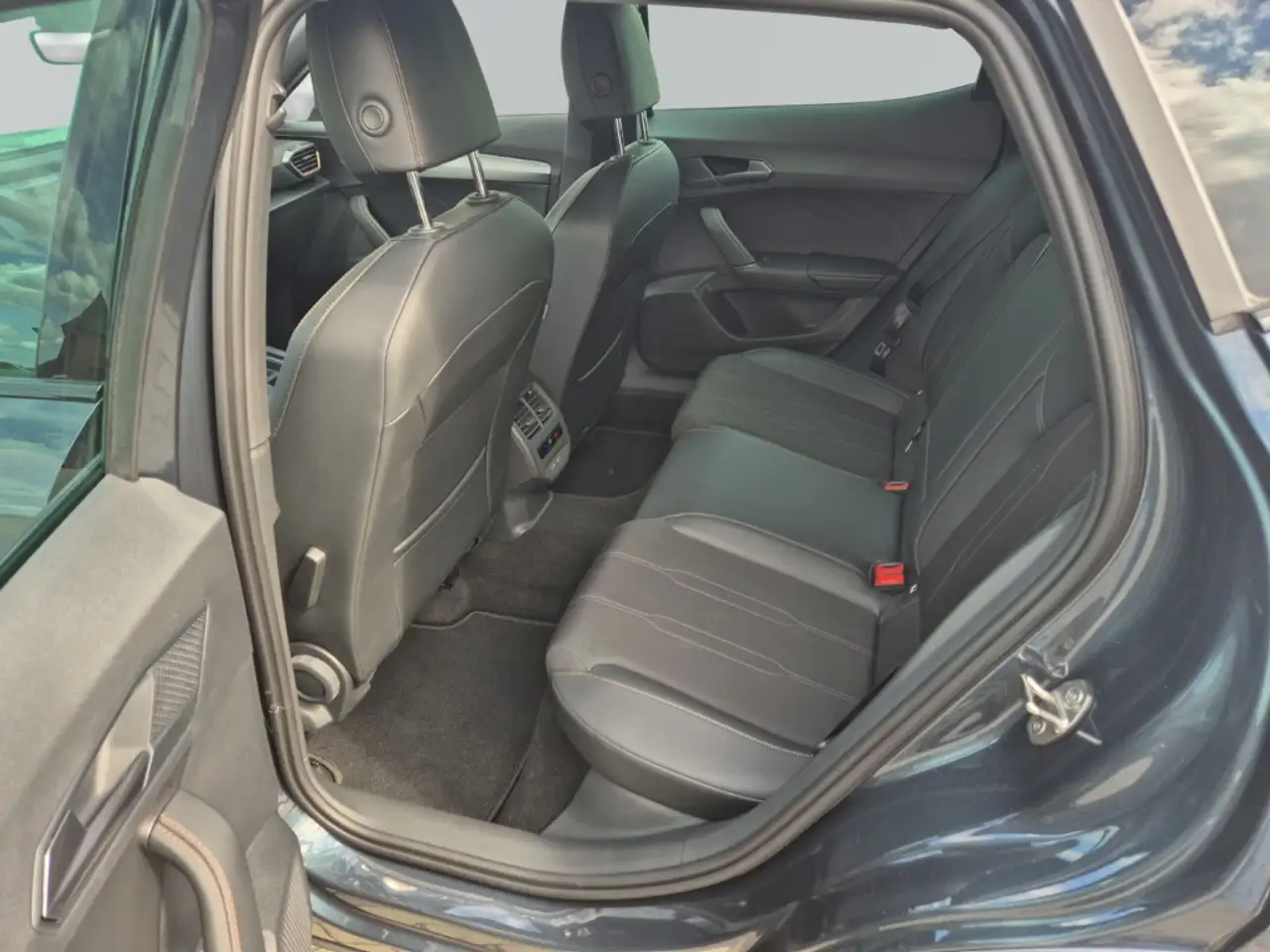 CUPRA Formentor 1.5 TSI DSG AHK BLIS Cam SHZ BEATS FullLink — معرض صور السيارة 12