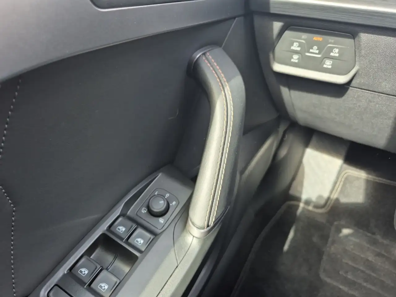 CUPRA Formentor 1.5 TSI DSG AHK BLIS Cam SHZ BEATS FullLink — معرض صور السيارة 19