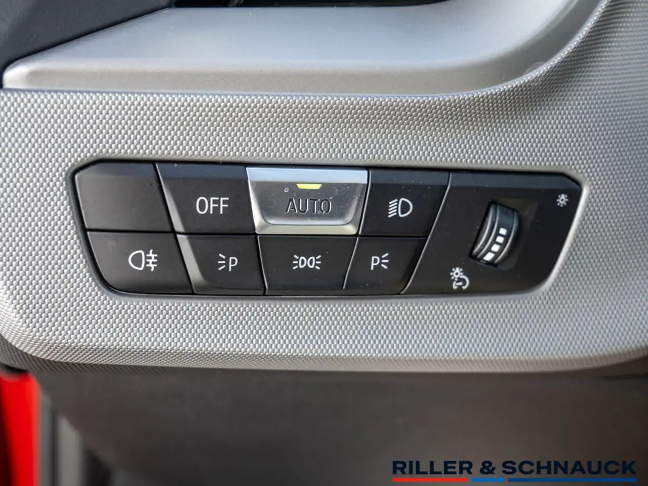BMW 118 i Advantage NAVI+KLIMA+KAMERA+PDC+LED+ — Galería del vehículo 21