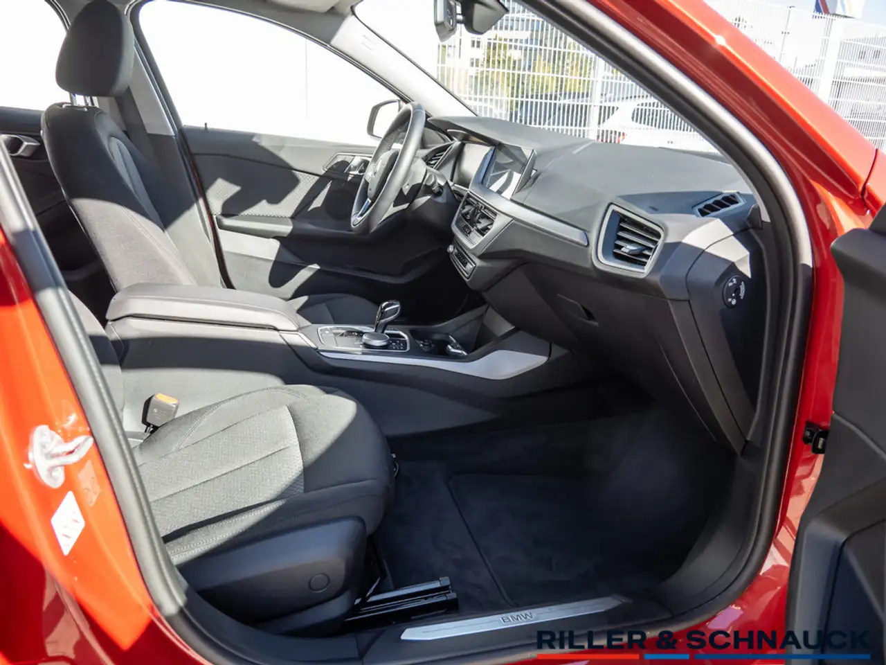 BMW 118 i Advantage NAVI+KLIMA+KAMERA+PDC+LED+ — Galería del vehículo 8