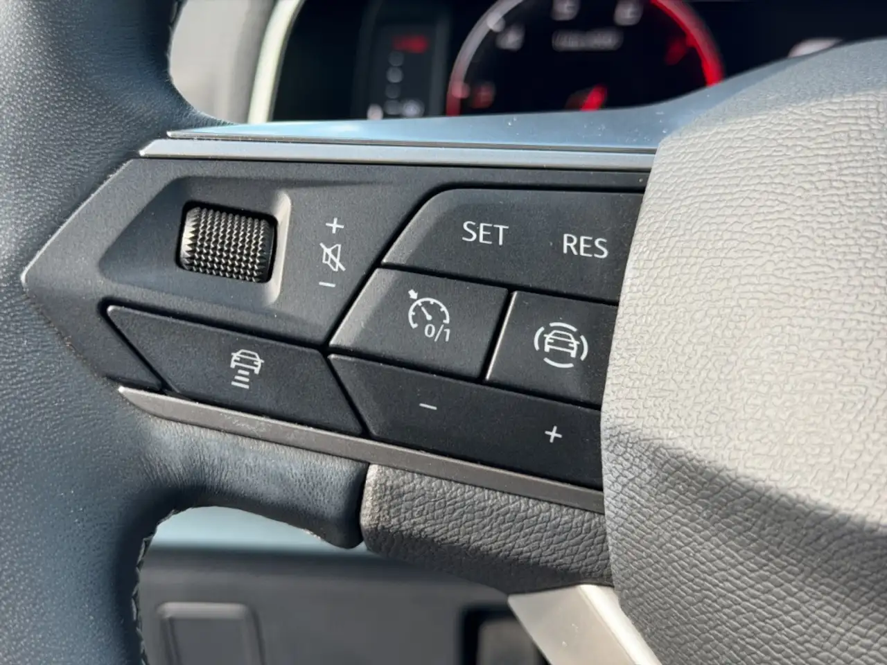 SEAT Arona 1.0 TSI Xperience KAMERA NAVI FULL LINK ACC SHZ 17 — Vehicle gallery 20