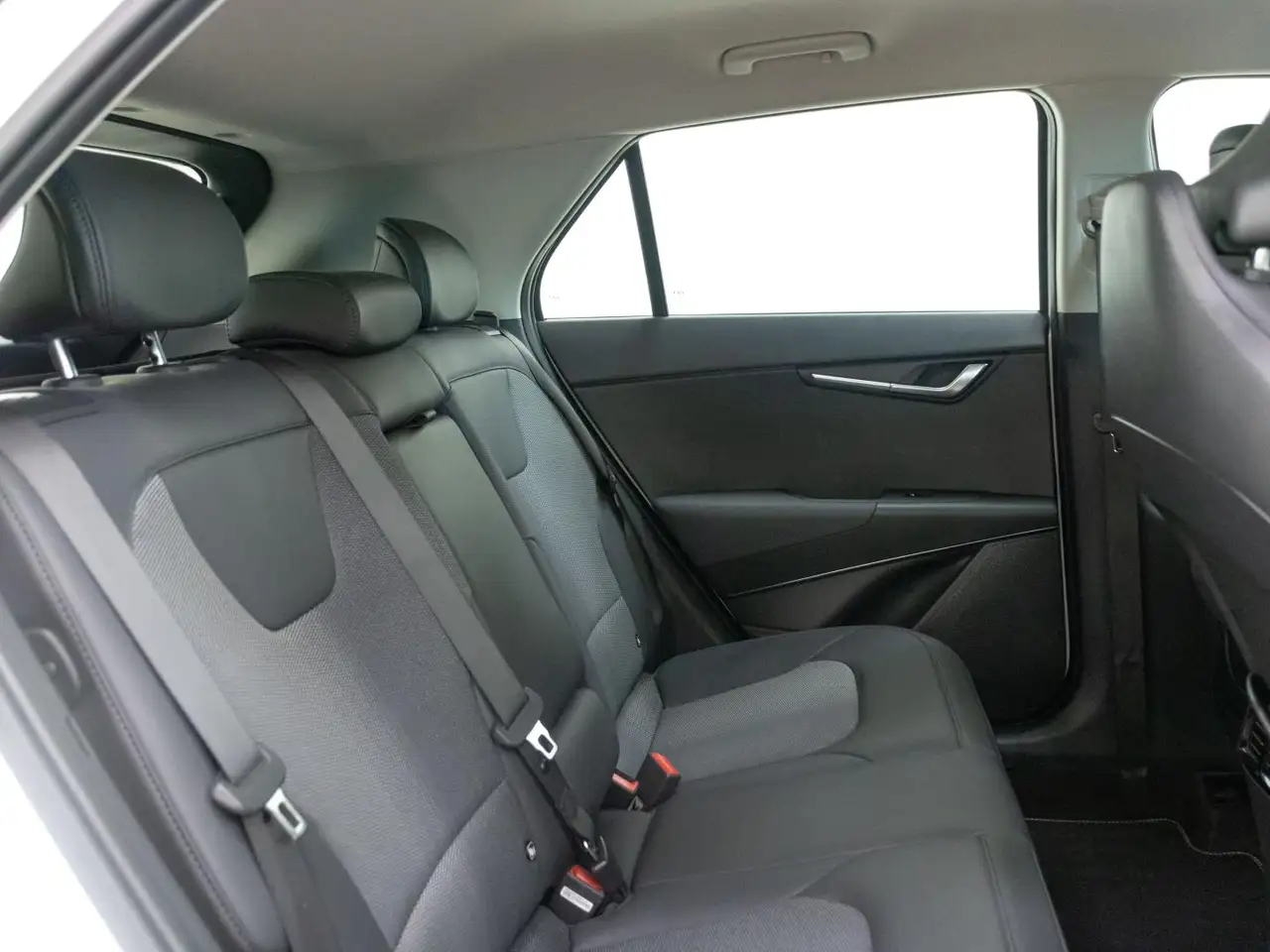 Kia Niro 1.6 GDi HEV 104kW (141CV) Drive — Vehicle gallery 9