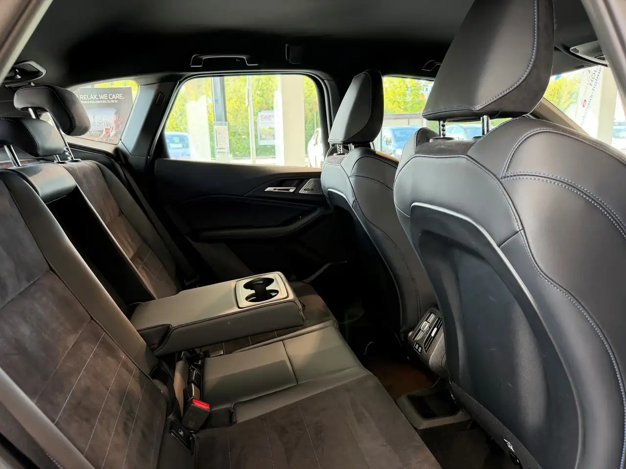 BMW 218 i AT MSport M Sportpaket Head-Up HK HiFi DAB — معرض صور السيارة 18