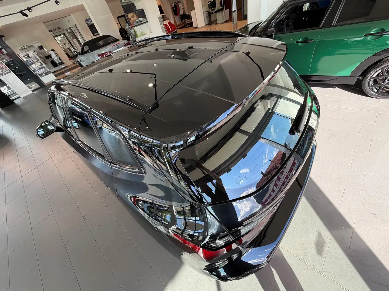 BMW 218 i AT MSport M Sportpaket Head-Up HK HiFi DAB — معرض صور السيارة 22