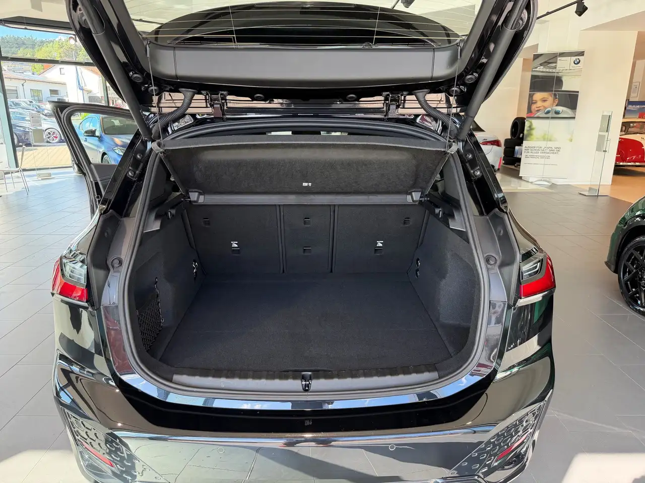 BMW 218 i AT MSport M Sportpaket Head-Up HK HiFi DAB — معرض صور السيارة 27