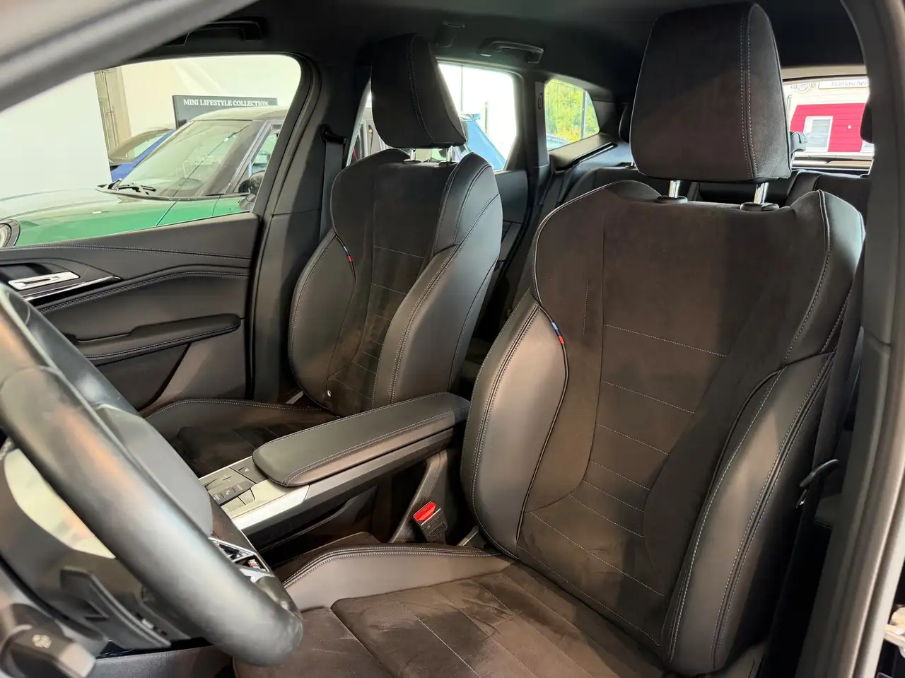 BMW 218 i AT MSport M Sportpaket Head-Up HK HiFi DAB — معرض صور السيارة 13