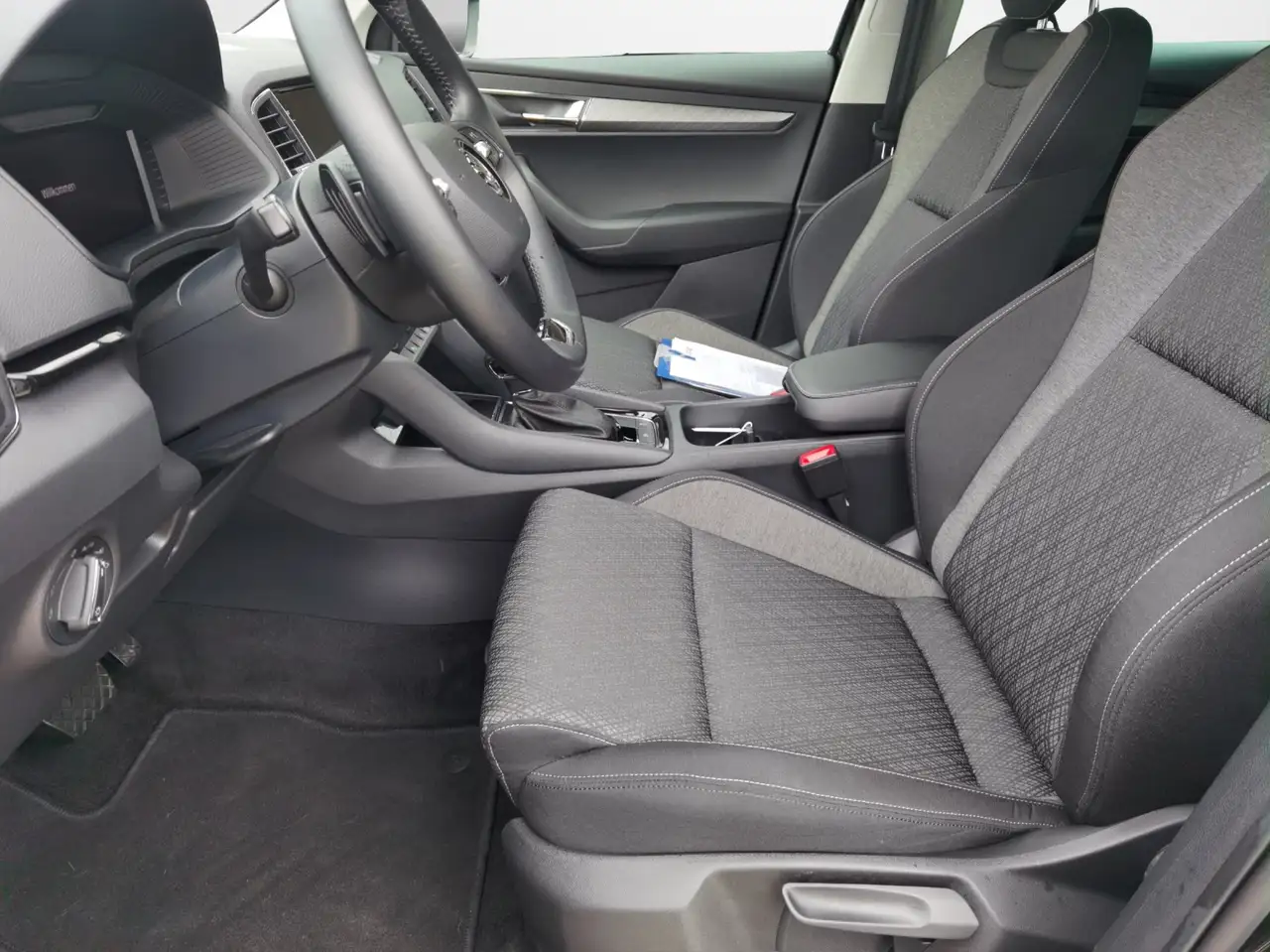 Skoda Karoq 1.5 TSI DSG Style — Vehicle gallery 8