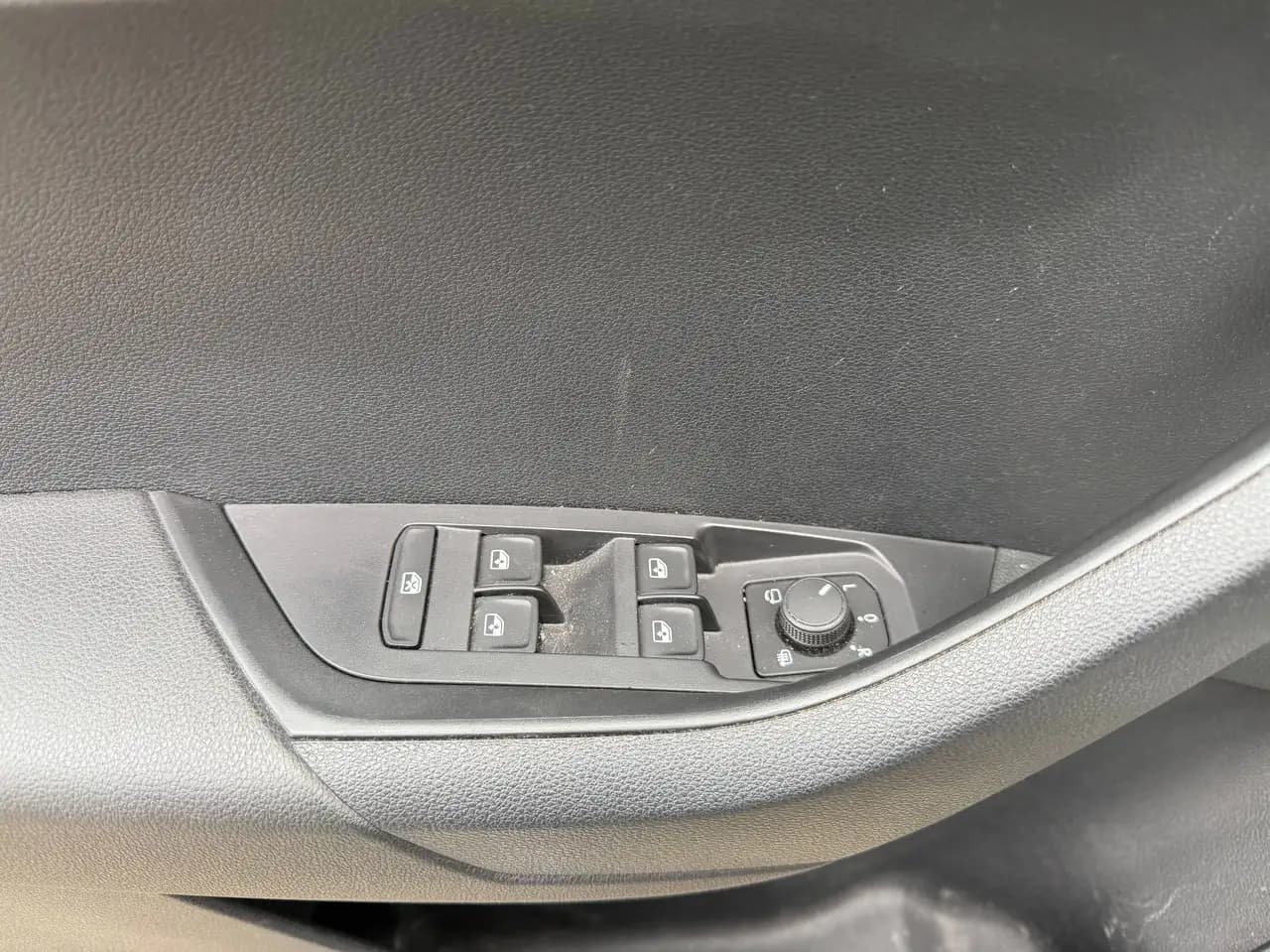 Skoda Karoq Sportline Autom*1.Hand*AHK*Panodach*MatrixLED*Navi*Rückfahrkam*Garantie bis 2029 — معرض صور السيارة 18