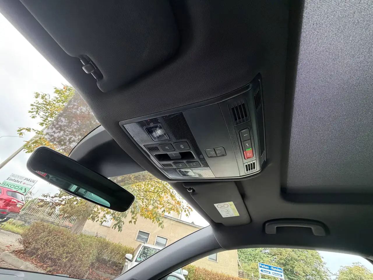 Skoda Karoq Sportline Autom*1.Hand*AHK*Panodach*MatrixLED*Navi*Rückfahrkam*Garantie bis 2029 — معرض صور السيارة 37