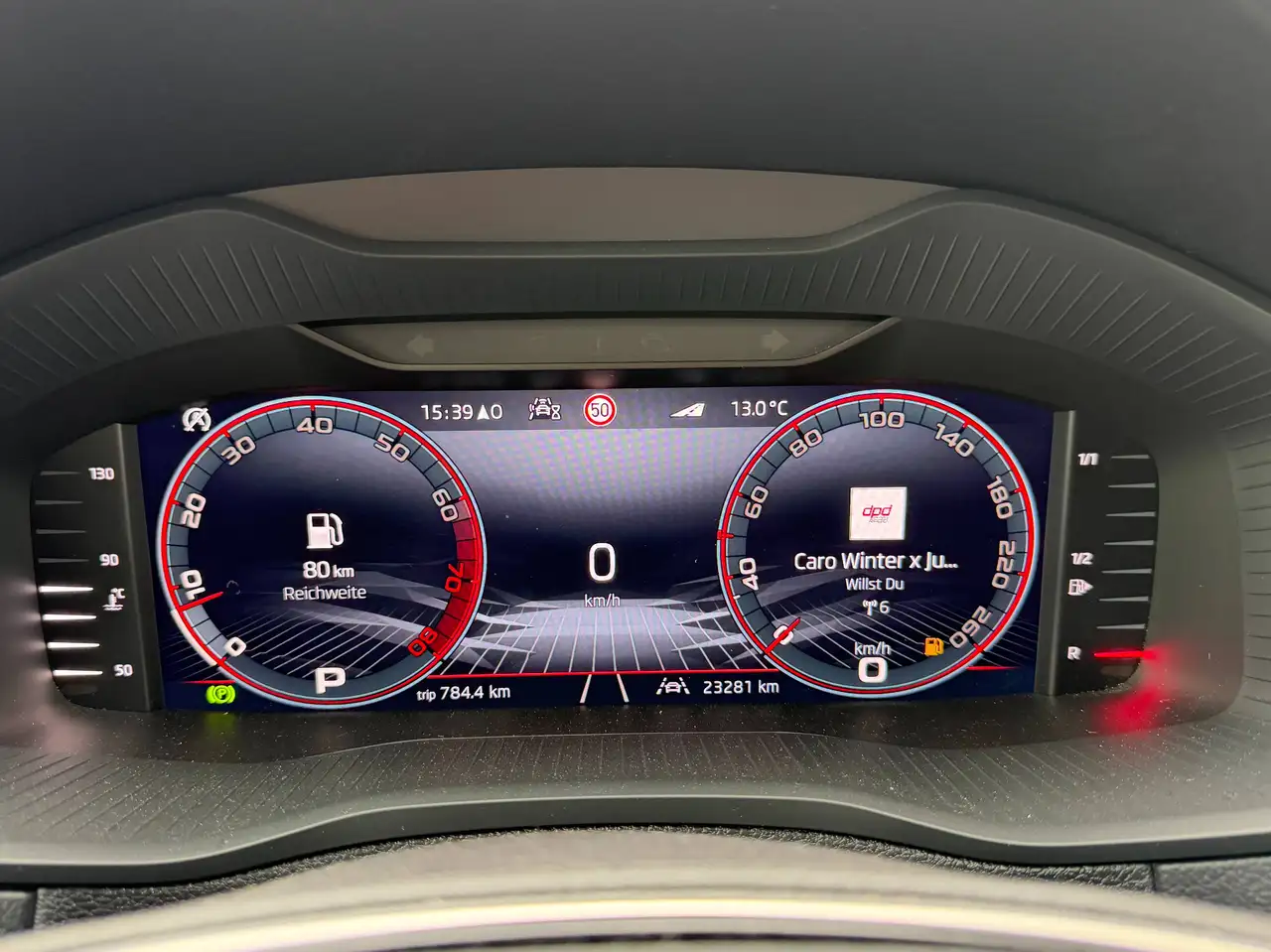 Skoda Karoq Sportline Autom*1.Hand*AHK*Panodach*MatrixLED*Navi*Rückfahrkam*Garantie bis 2029 — معرض صور السيارة 21