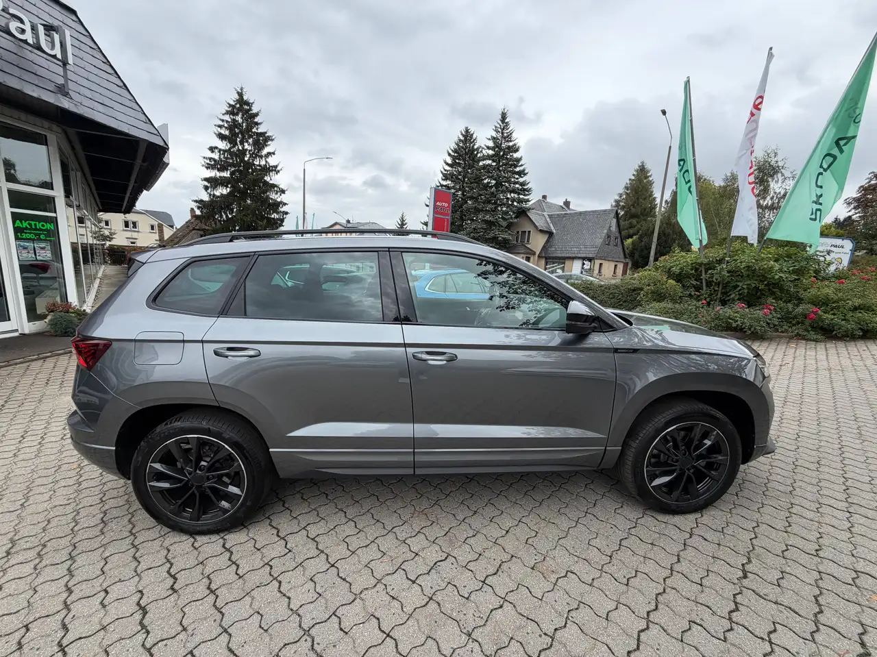 Skoda Karoq Sportline Autom*1.Hand*AHK*Panodach*MatrixLED*Navi*Rückfahrkam*Garantie bis 2029 — معرض صور السيارة 7