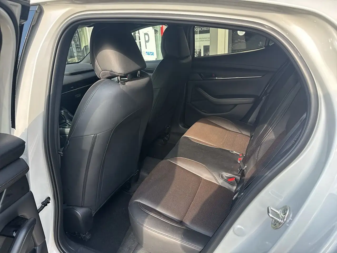 Mazda 3 2.0 M Hybrid Exclusive-line DASO DESI Leder AHK *3 — Vehicle gallery 8