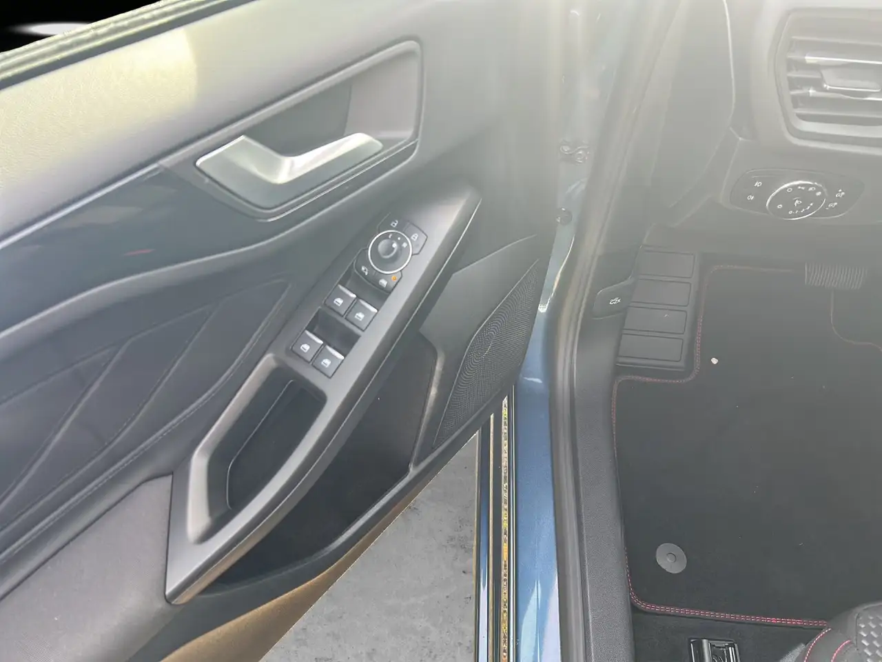 Ford Focus 1.0 ST-Line X Aut./LED/ACC/AHK/KAMERA/NAVI — Vehicle gallery 11