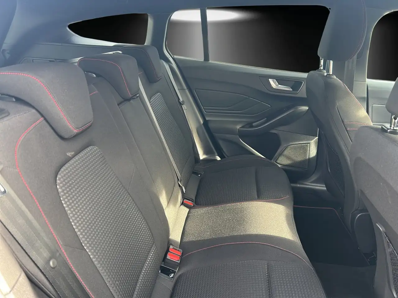 Ford Focus 1.0 ST-Line X Aut./LED/ACC/AHK/KAMERA/NAVI — Vehicle gallery 8