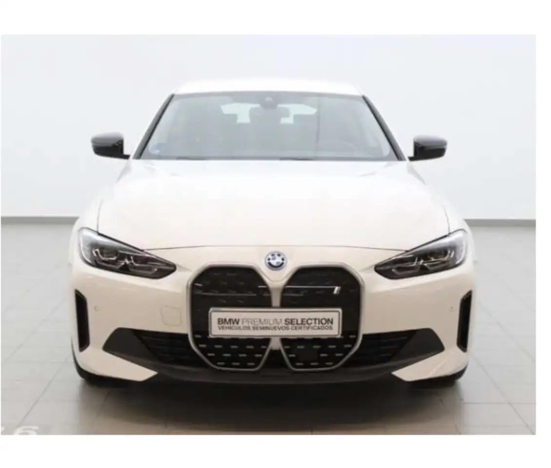 BMW i4 eDrive40 — معرض صور السيارة 3