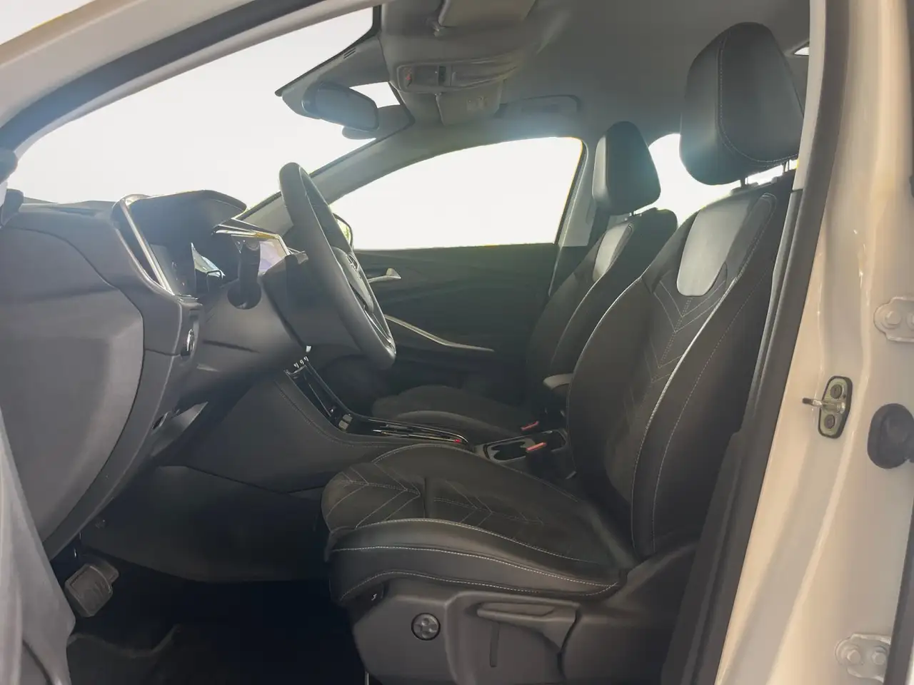Opel Grandland 1.2 GS Line AUT Alcant. Facelift Navi — Galerie du véhicule 11