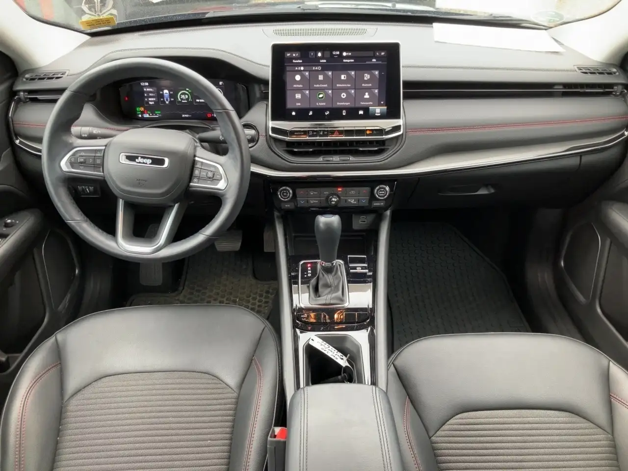 Jeep Compass High Altitude Automatik, CarPlay — معرض صور السيارة 13