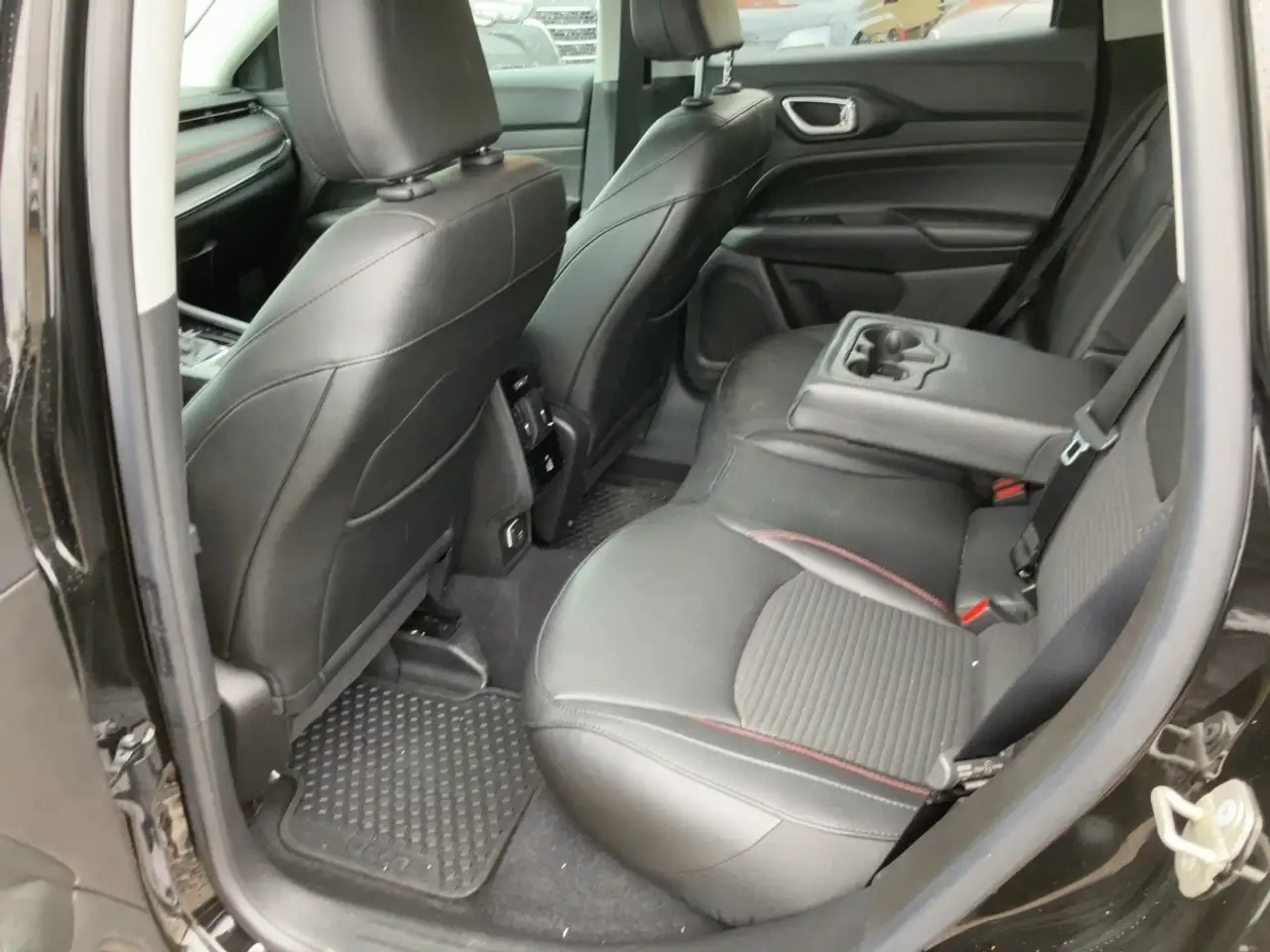 Jeep Compass High Altitude Automatik, CarPlay — معرض صور السيارة 11