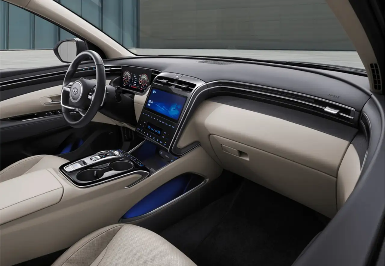 Hyundai TUCSON 1.6 TGDI HEV Maxx Sky AT — Vehicle gallery 36