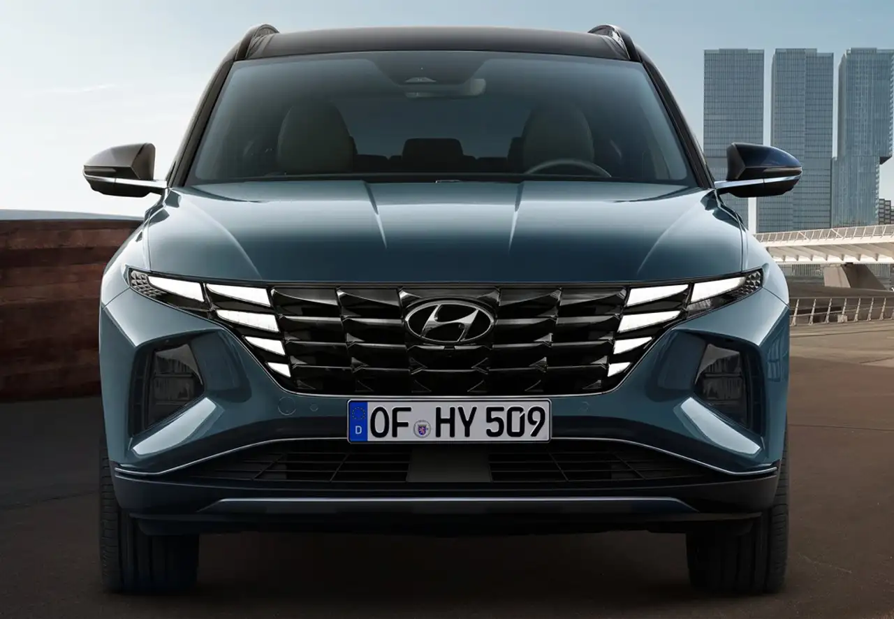 Hyundai TUCSON 1.6 TGDI HEV Maxx Sky AT — Vehicle gallery 4