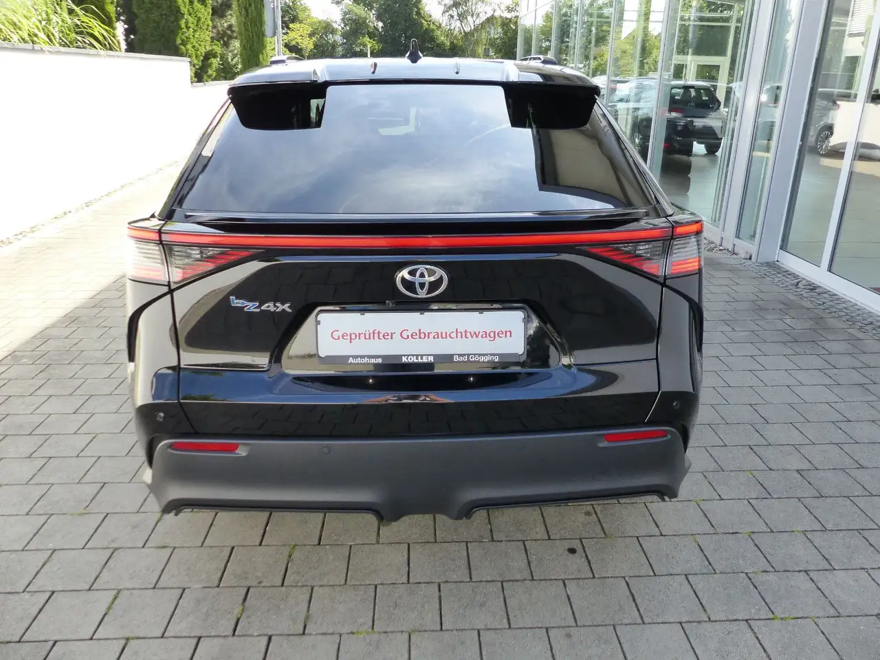 Toyota bZ4X FWD Comfortpaket Navi Kamera CarPlay SHZ — Vehicle gallery 4