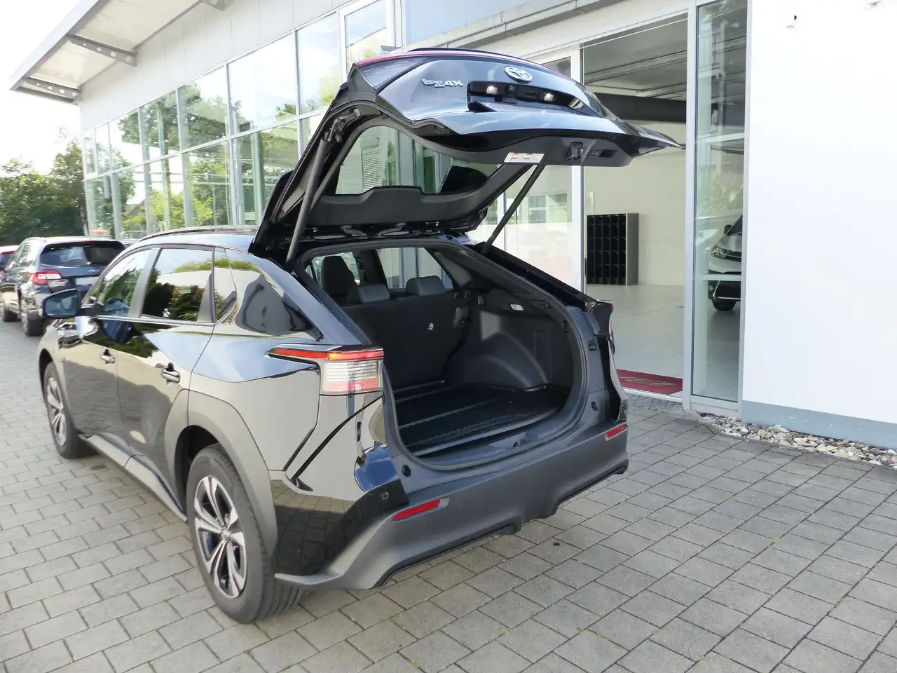 Toyota bZ4X FWD Comfortpaket Navi Kamera CarPlay SHZ — Vehicle gallery 21
