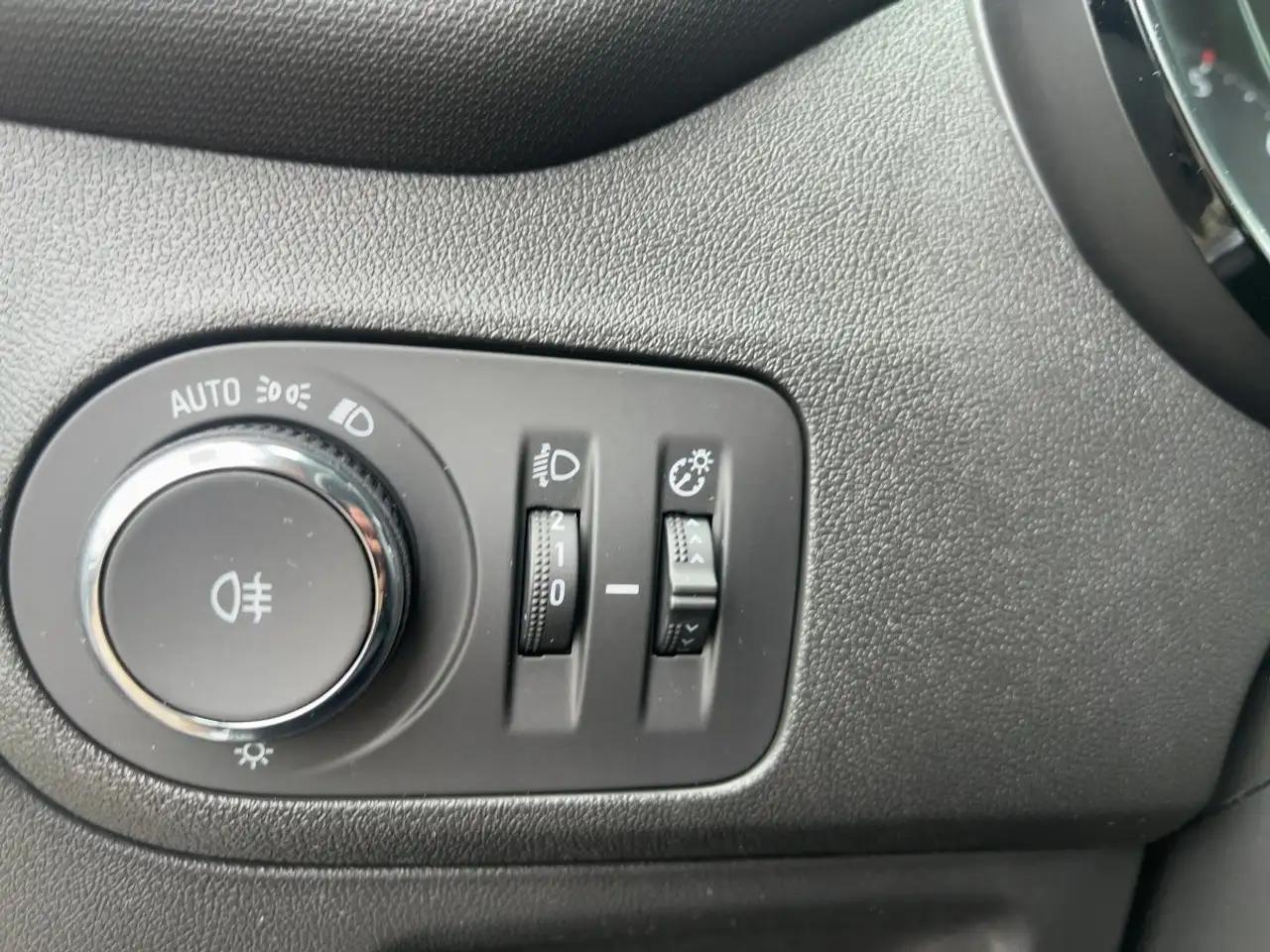 Opel Crossland 1.2 Turbo Elegance Paket LED+Navi+Kam. — معرض صور السيارة 14
