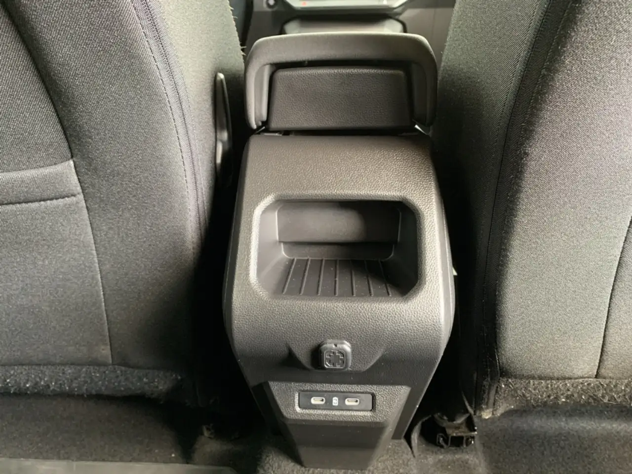 Dacia Duster 1.6 E-TECH HYBRID 140 EXTREME Extreme LED+SHZ+DAB — Galerie du véhicule 39