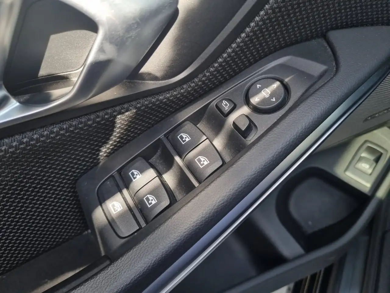 BMW 320 i Touring AHK PANO RFK HIFI LORDOSE LED SHZ — معرض صور السيارة 16
