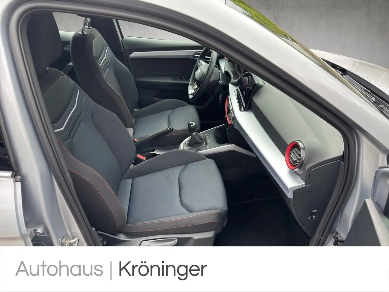 SEAT Arona 1.0 TSI FR Navi Klima SHZ EPH AppConnect — معرض صور السيارة 9