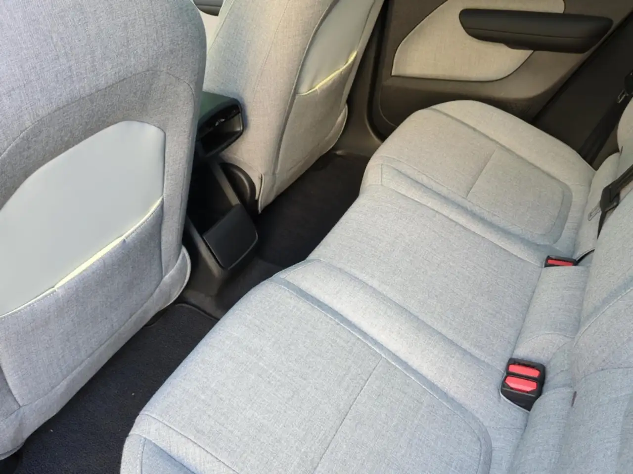 Volvo EX30 Twin Motor Performance Ultra *Misty*Wool* — معرض صور السيارة 24