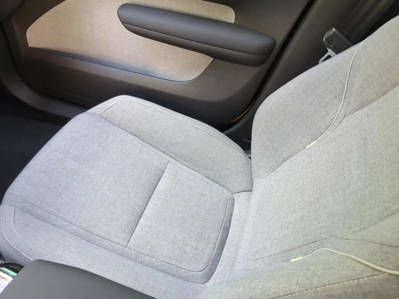 Volvo EX30 Twin Motor Performance Ultra *Misty*Wool* — معرض صور السيارة 21
