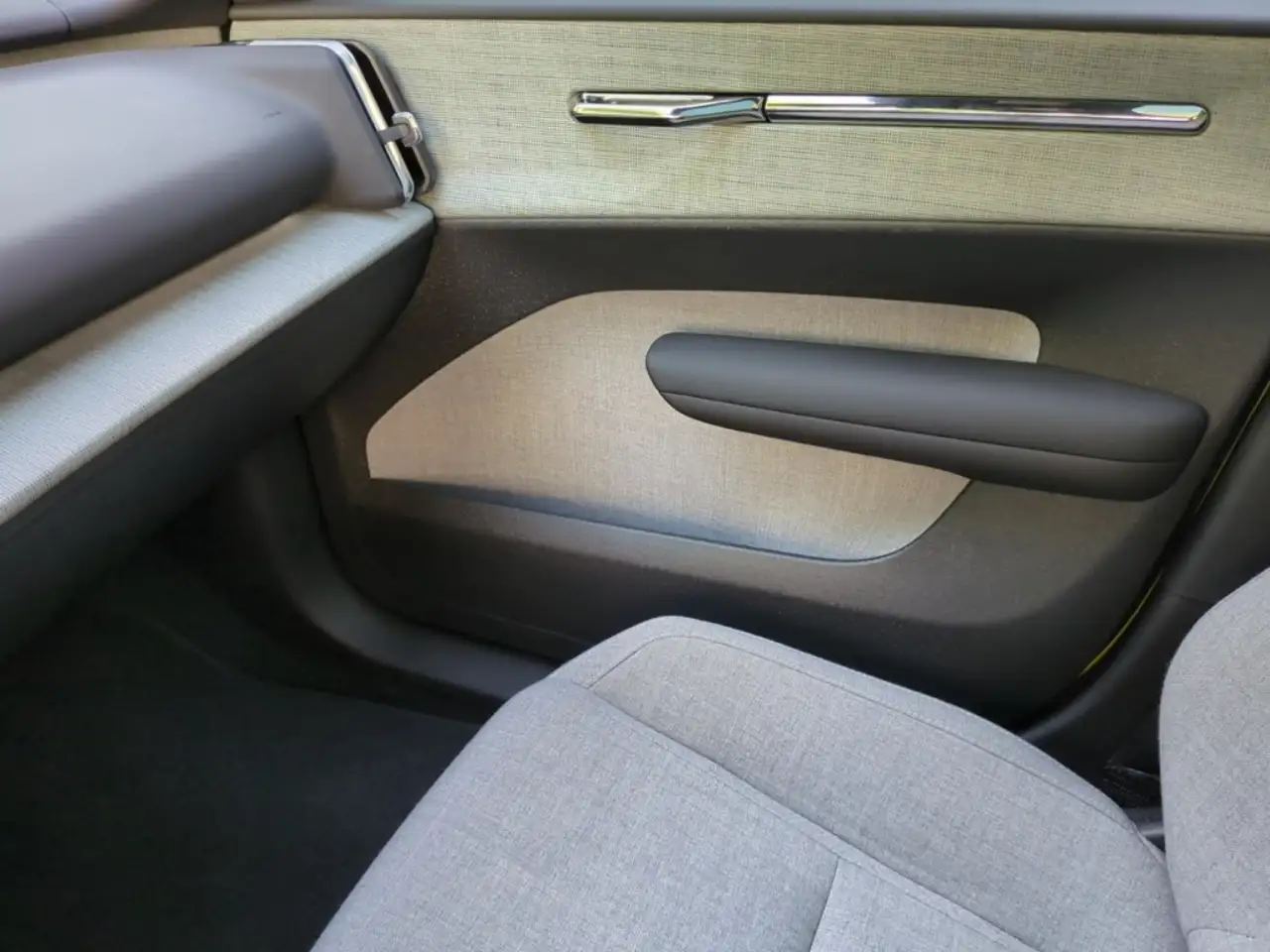Volvo EX30 Twin Motor Performance Ultra *Misty*Wool* — معرض صور السيارة 19