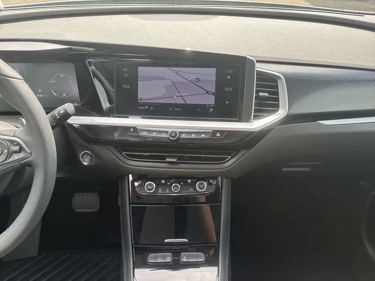 Opel Grandland GS 1.2 KLIMA+PDC+KAMERA+SHZ+LHZ+LED+AT — Vehicle gallery 14