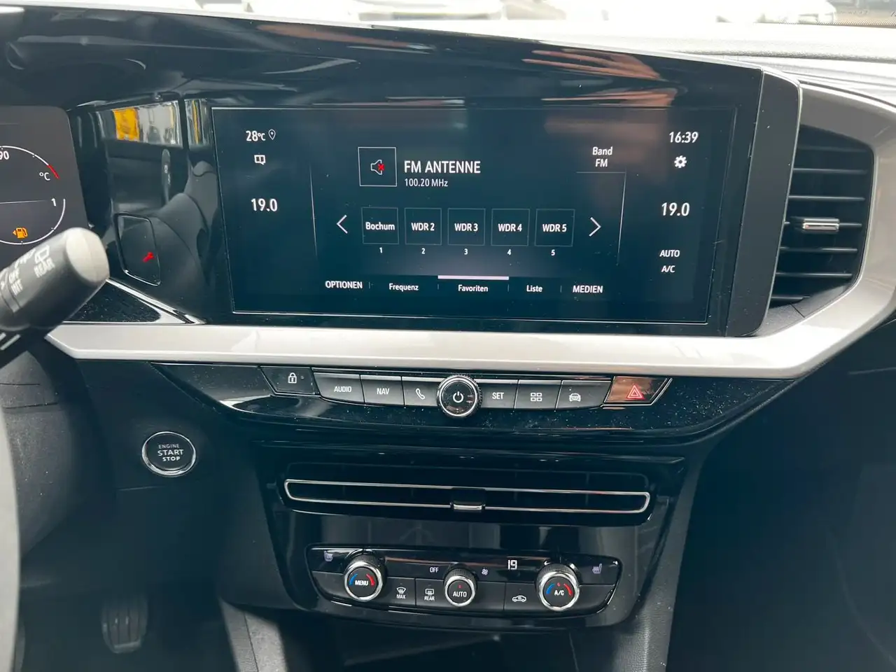Opel Mokka Ultimate - S/LHZ | ACC | RFK | Massage — معرض صور السيارة 14