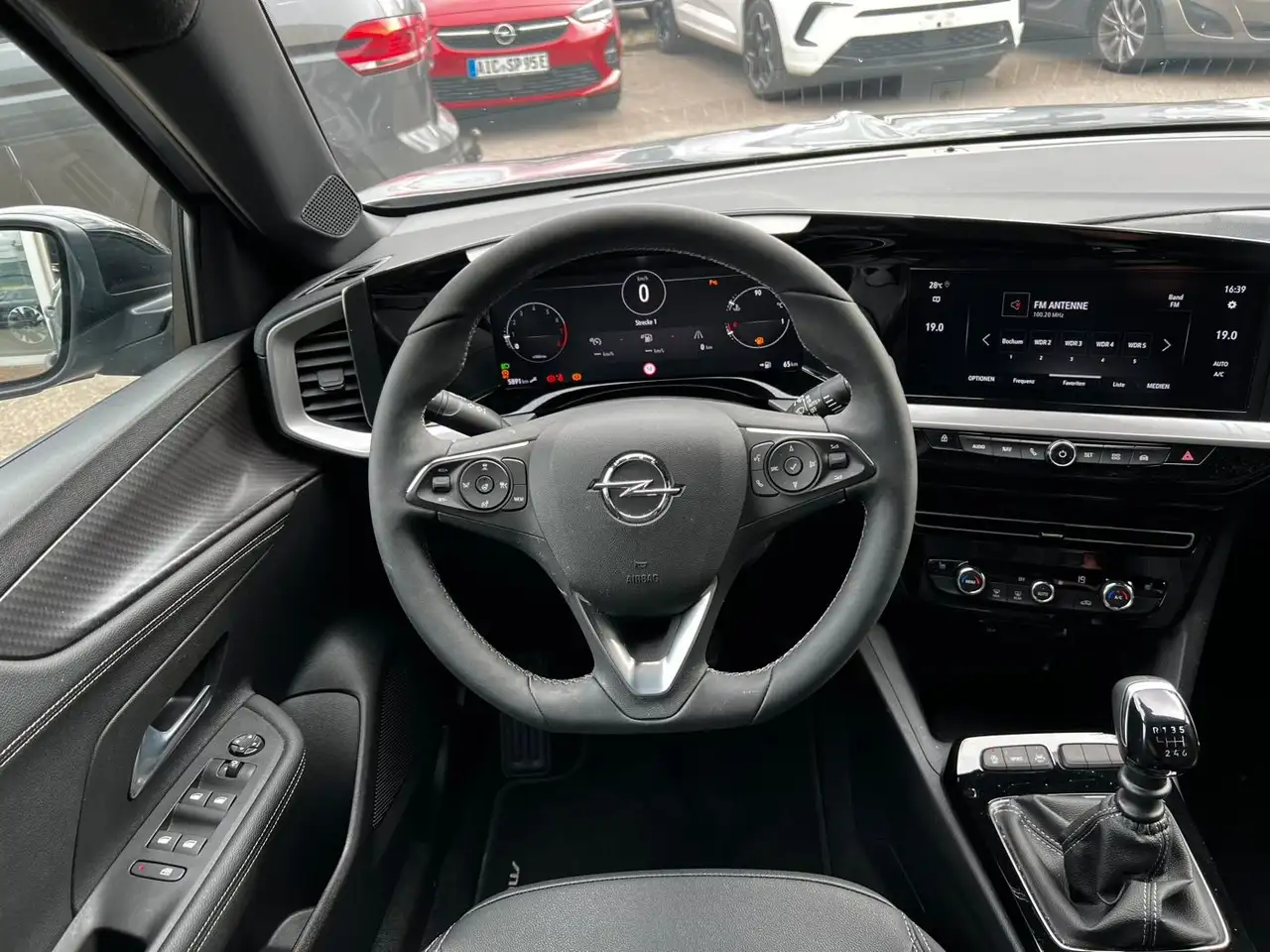 Opel Mokka Ultimate - S/LHZ | ACC | RFK | Massage — معرض صور السيارة 12